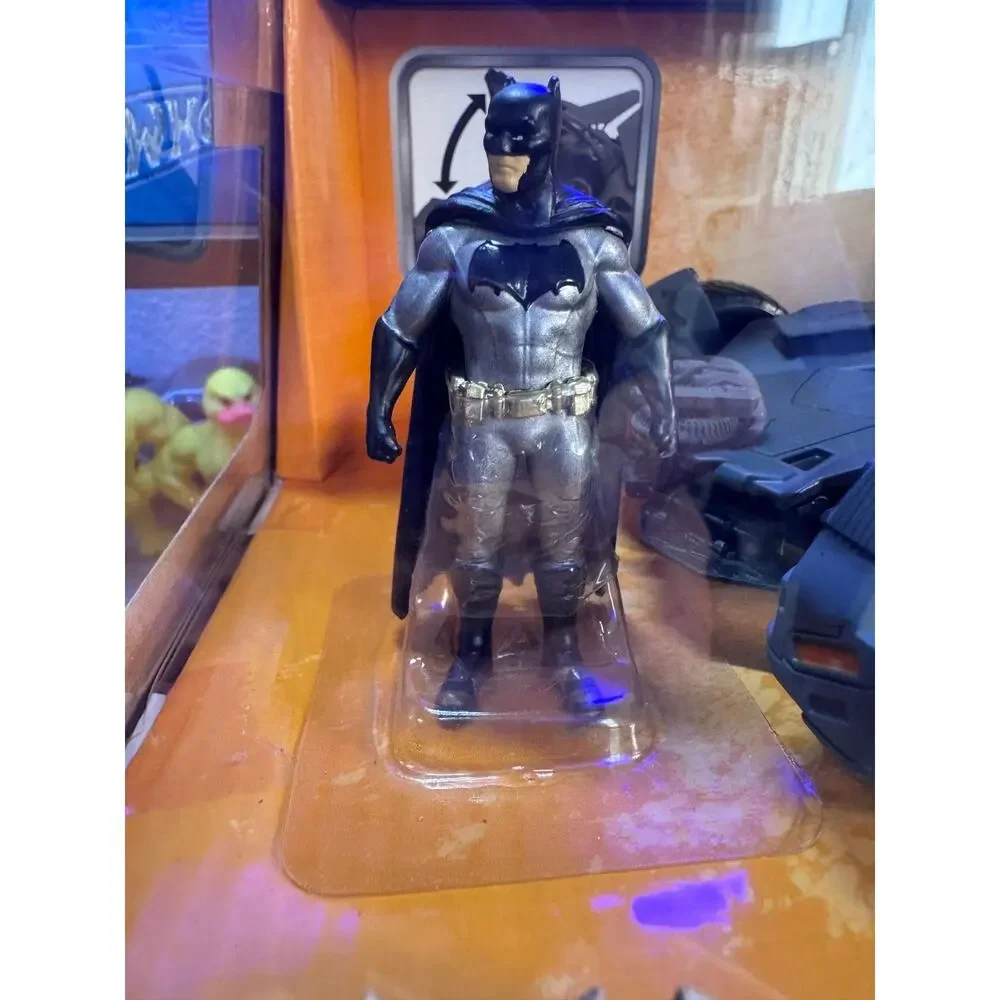 Metals Diecast 1/24 Batman Vs. Superman Batmobile and Batman figure